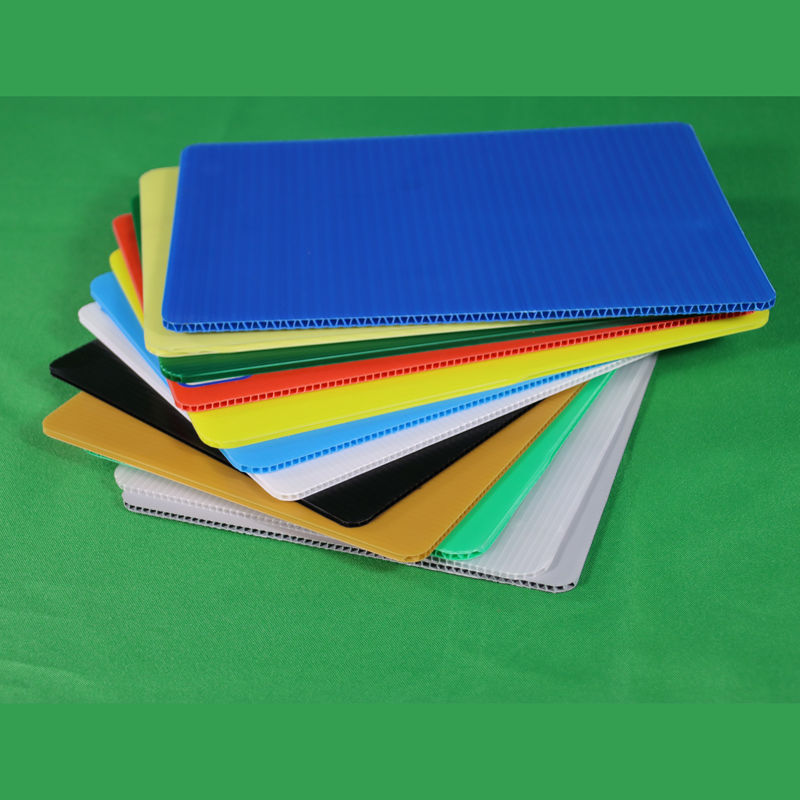 PE Film Wrapping PP Honeycomb Core Panel สําหรับการกันความร้อนและความทนทานต่อสภาพอากาศ