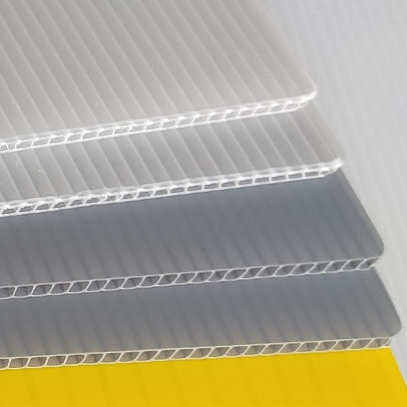 PP 4x8 4mm 5mm Correx Board White Correx Fluted Board ปรับแต่งได้